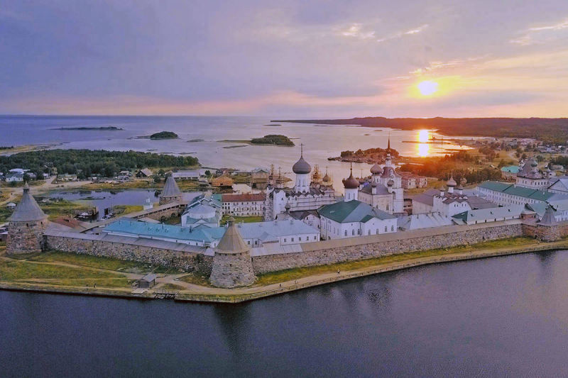 Monastère Solovestski - Îles Solovki - Photo © Michel Drachoussoff