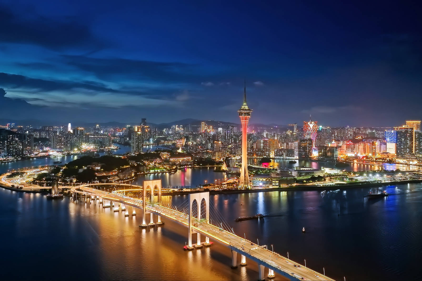 Macao by night © Photo Robert-Emile Canat